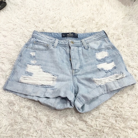 Hollister High Rise Distressed Button Fly Mom Denim Shorts Light Wash Size 3 - Picture 1 of 8